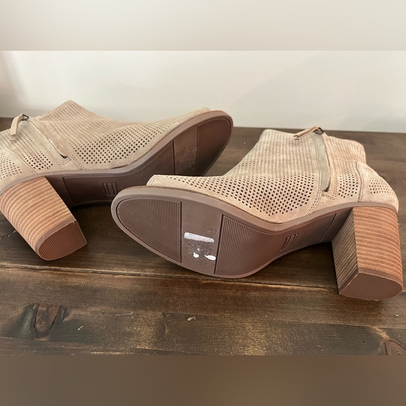 Excellent Condition TOMS Majorca Peep Toe Booties Tan Suede Perforated sz 12 - Picture 7 of 7